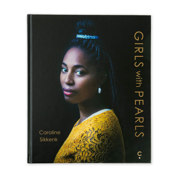 Girls with Pearls - Caroline Sikkenk